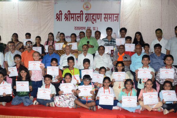 श्री श्रीमाली ब्राह्मण समाज दो दिवसीय प्रतिभावान 150 छात्र-छात्राओं का सम्मान एवं नवनिर्मित भवन का लोकार्पण एवं प्रेरणादायी सेवाओं के लिए तीन विभूतियों को दशोत्तर स्मृति सम्मान किया गया।