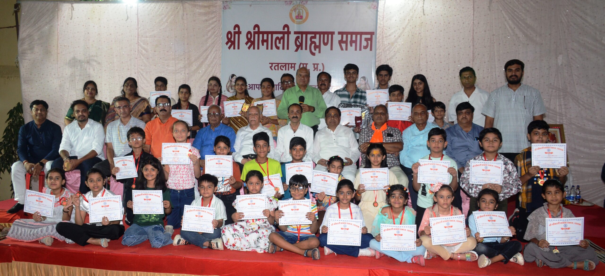 श्री श्रीमाली ब्राह्मण समाज दो दिवसीय प्रतिभावान 150 छात्र-छात्राओं का सम्मान एवं नवनिर्मित भवन का लोकार्पण एवं प्रेरणादायी सेवाओं के लिए तीन विभूतियों को दशोत्तर स्मृति सम्मान किया गया।