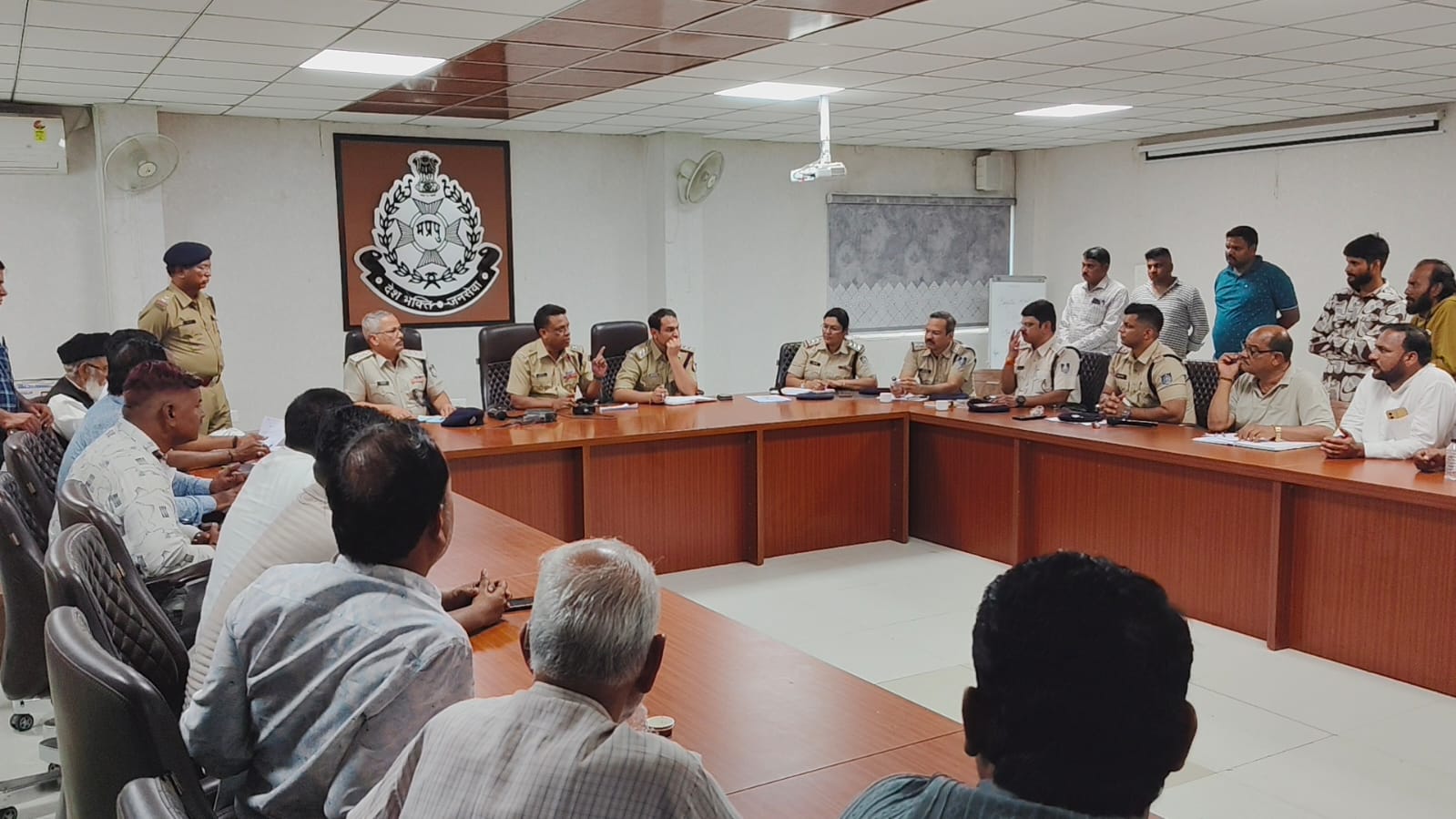 जिला रतलाम में आगामी त्यौहार मोहर्रम एवं अन्य आयोजनों को लेकर ली गई आयोजकों की मीटिंग