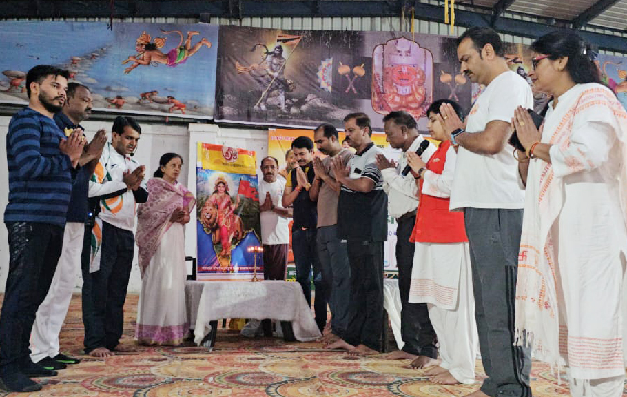 योग प्रतिदिन करके रहे निरोग – महापौर प्रहलाद पटेल विधायक सभागृह में तीन दिवसीय योग महोत्सव का शुभारंभ