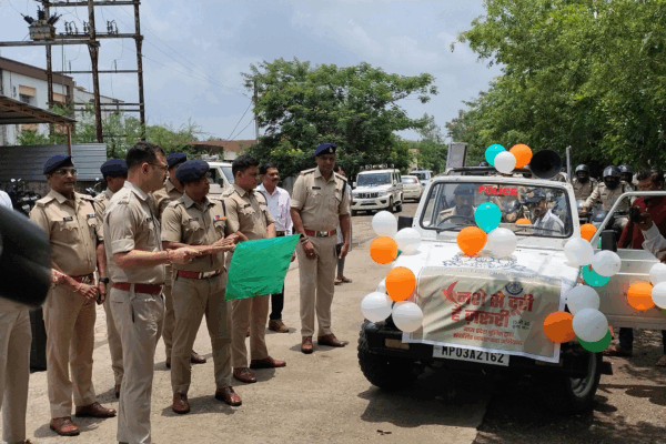 रतलाम पुलिस द्वारा नशा मुक्ति जनजागरूकता अभियान का आज किया गया शुभारंभ :पुलिस अधीक्षक द्वारा हरी झंडी दिखाकर नशामुक्ति रथ को किया रवाना