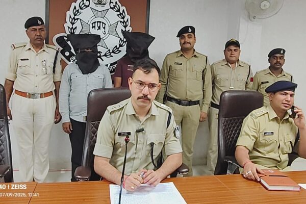 थाना माणकचौक रतलाम पुलिस व्दारा अवैध मादक पदार्थ की तस्करी करने वालो के विरुद्ध कार्यवाही :अवैध मादक पदार्थ 440 ग्राम MDMA कीमती 44 लाख 42 हजार रुपए जप्त