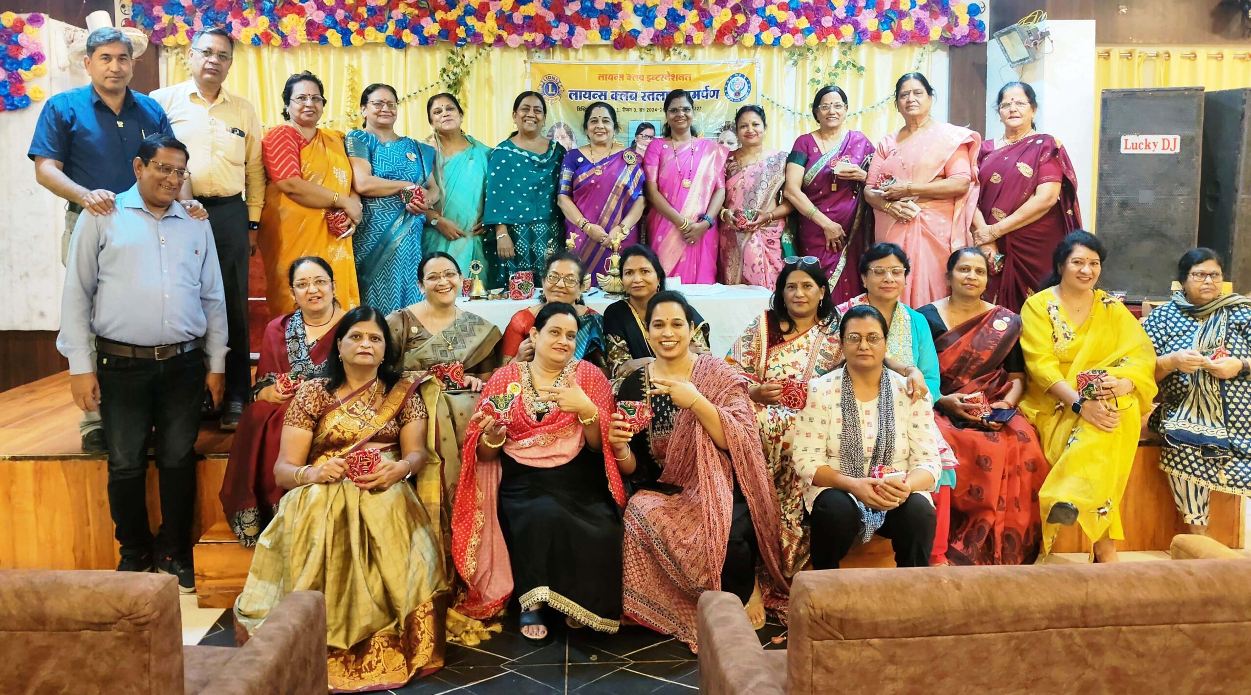 इंटरनेशनल एसोसिएशन ऑफ लायंस क्लब इंटरनेशनल डिस्ट्रिक्ट 3233 जी1 के डिस्ट्रिक्ट गवर्नर लायन योगेंद्र रुनवाल द्वारा निर्धारित 52 सप्ताह 52 सेवा गतिविधियों के अंतर्गत लायंस क्लब रतलाम समर्पण द्वारा अध्यक्ष लायन अनीता झालीवाल के नेतृत्व में वर्ष भर में कुल 186 गतिविधियां आयोजित की गई ।