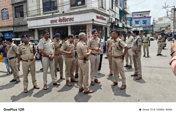आगामी त्यौहारों रक्षाबंधन, विश्व आदिवासी दिवस, स्वतंत्रता दिवस आदि के दृष्टिगत रतलाम पुलिस का व्यापक निगरानी अभियान : पुलिस अधीक्षक श्री अमित कुमार द्वारा दलबल के साथ शहर के मुख्य मार्गो एवं बाजार व्यवस्था का किया निरीक्षण