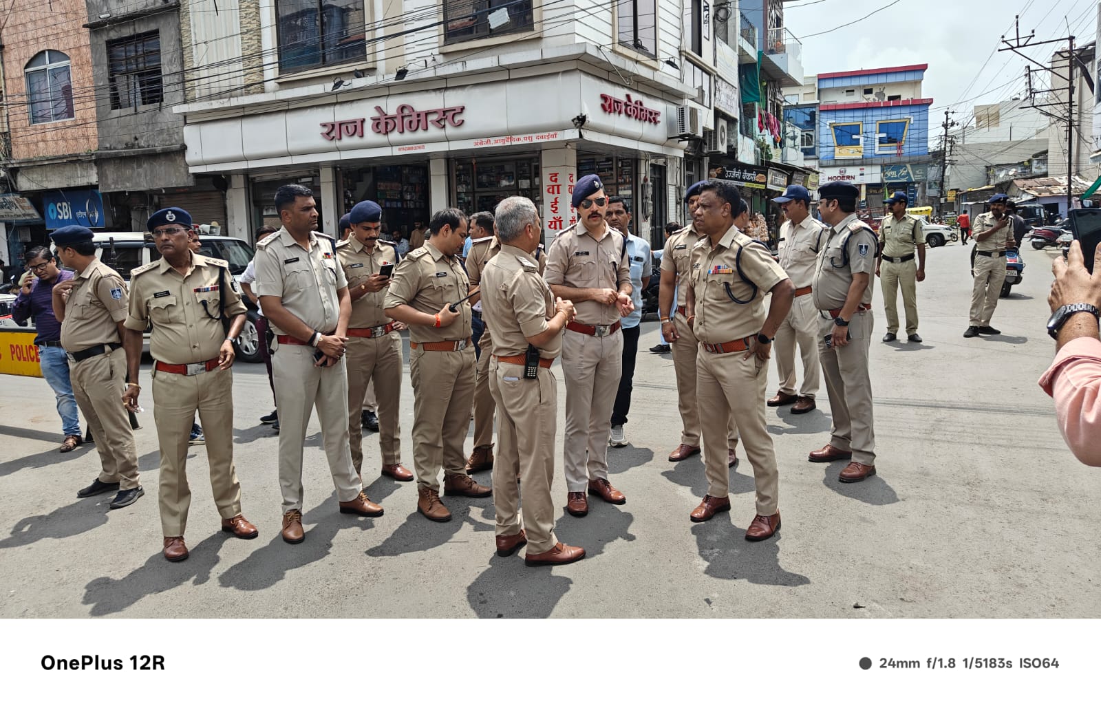 आगामी त्यौहारों रक्षाबंधन, विश्व आदिवासी दिवस, स्वतंत्रता दिवस आदि के दृष्टिगत रतलाम पुलिस का व्यापक निगरानी अभियान : पुलिस अधीक्षक श्री अमित कुमार द्वारा दलबल के साथ शहर के मुख्य मार्गो एवं बाजार व्यवस्था का किया निरीक्षण
