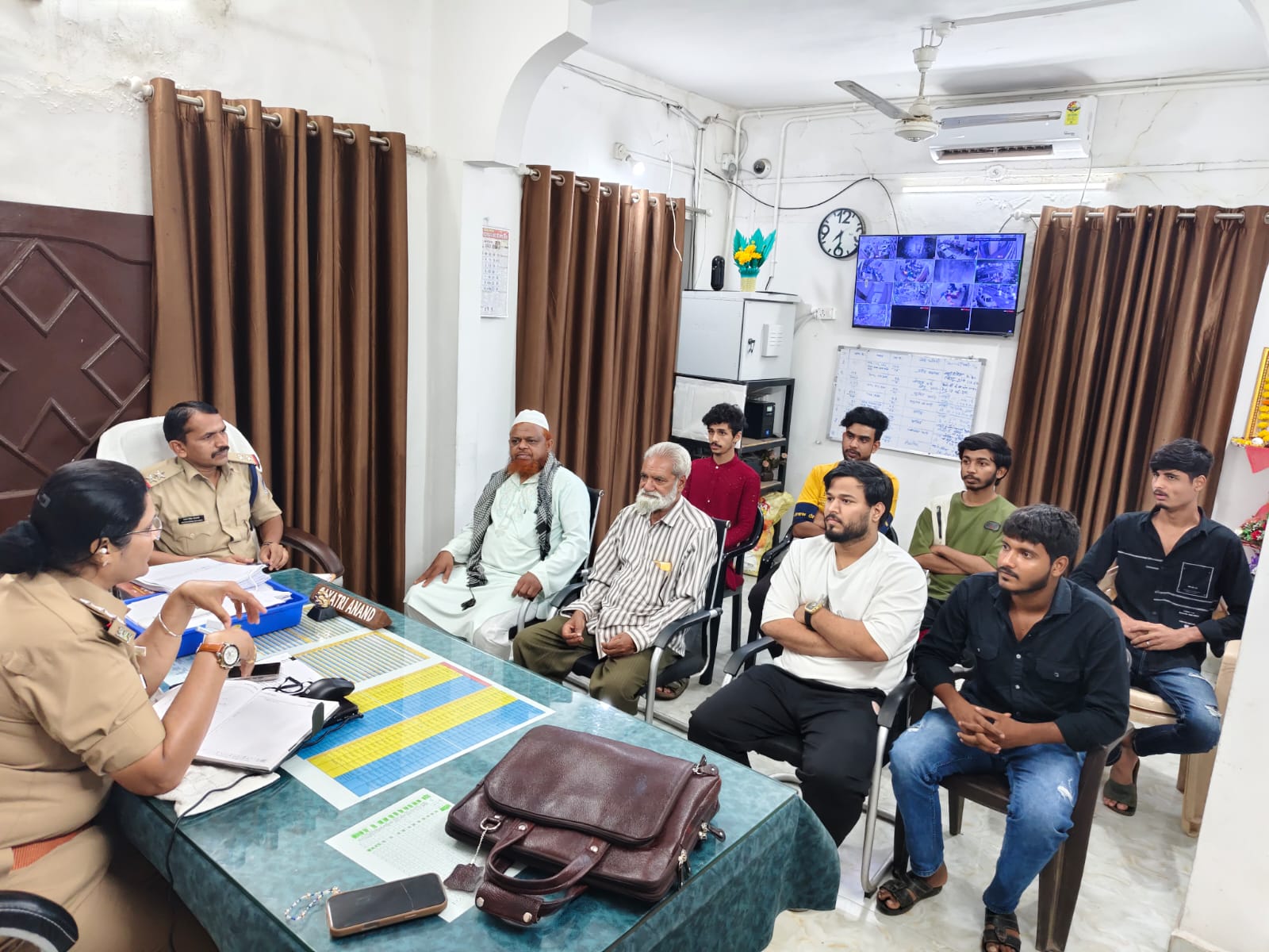 पुलिस अधीक्षक के निर्देशन पर सीएम हेल्पलाइन एवं थाने पर प्राप्त शिकायतों का कैंप लगाकर किया जा रहा समाधान :जिले में आज 146 सीएम हेल्पलाइन पर प्राप्त शिकायतों का संतुष्टिपूर्वक निराकरण