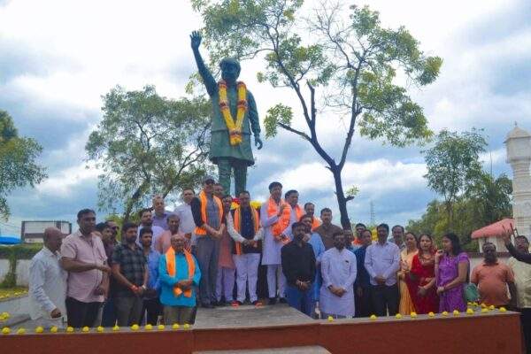 जब तक सूरज चांद रहेगा माधव तेरा नाम रहेगा माधवराव सिंधिया अमर रहे माधवराव सिंधिया अमर रहे से गुंजा मंडी प्रांगण