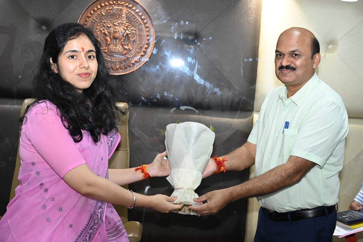 सुश्री मिशा सिंह ने रतलाम कलेक्टर का पदभार ग्रहण किया