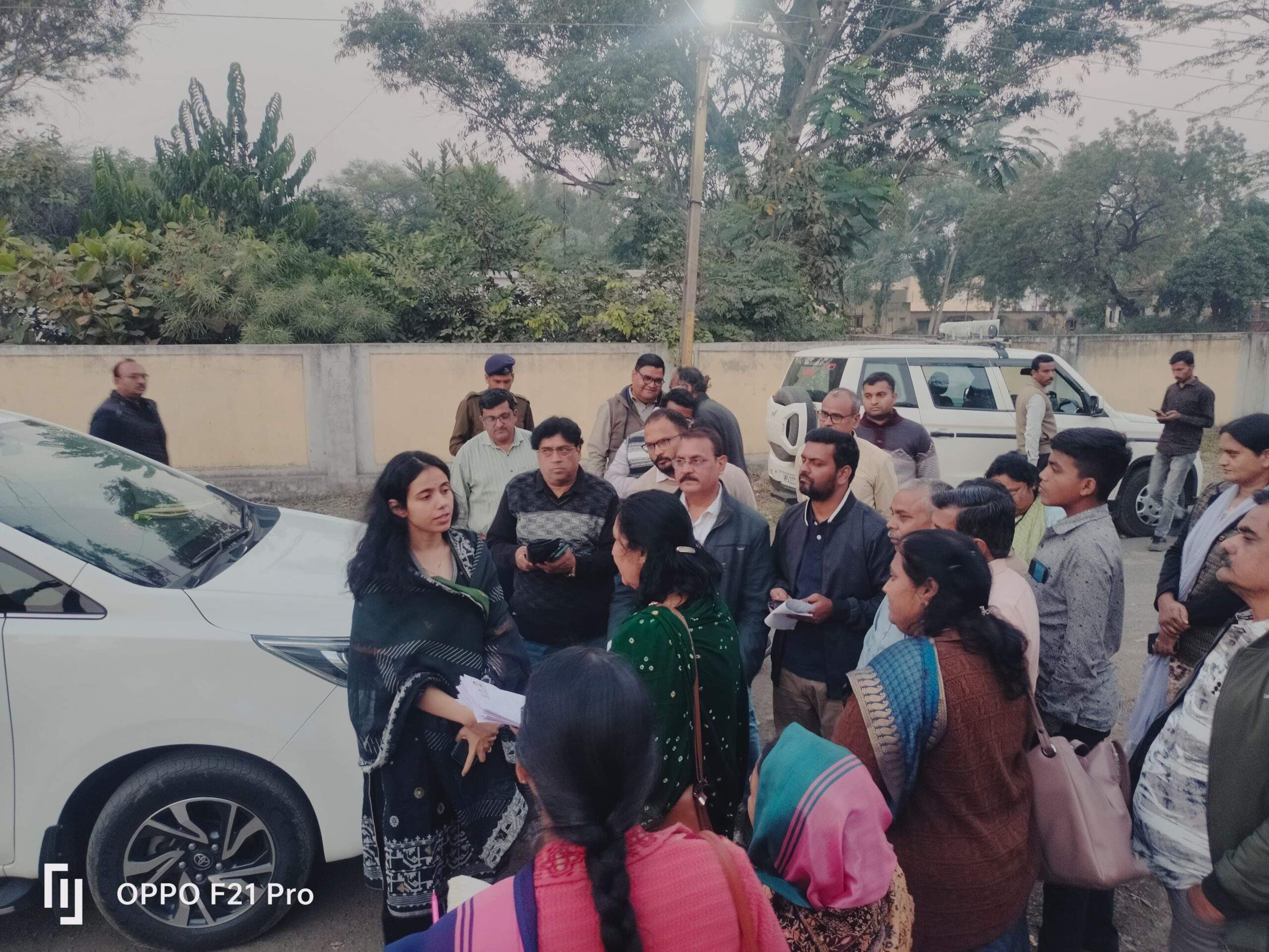 कलेक्टर ने जावरा में एसआईआर कार्य का अवलोकन किया