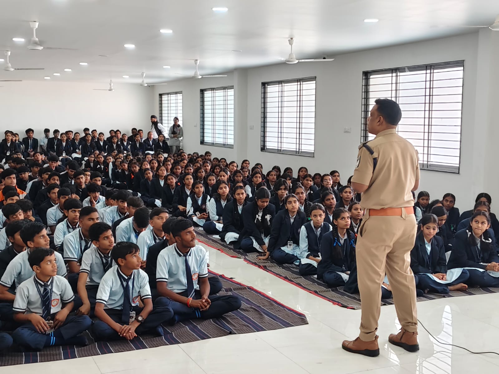 ऑपरेशन ‘मुस्कान विशेष अभियान’जारी, रतलाम पुलिस द्वारा बच्चों को दी जा रही सुरक्षा एवं जागरूकता की सीख