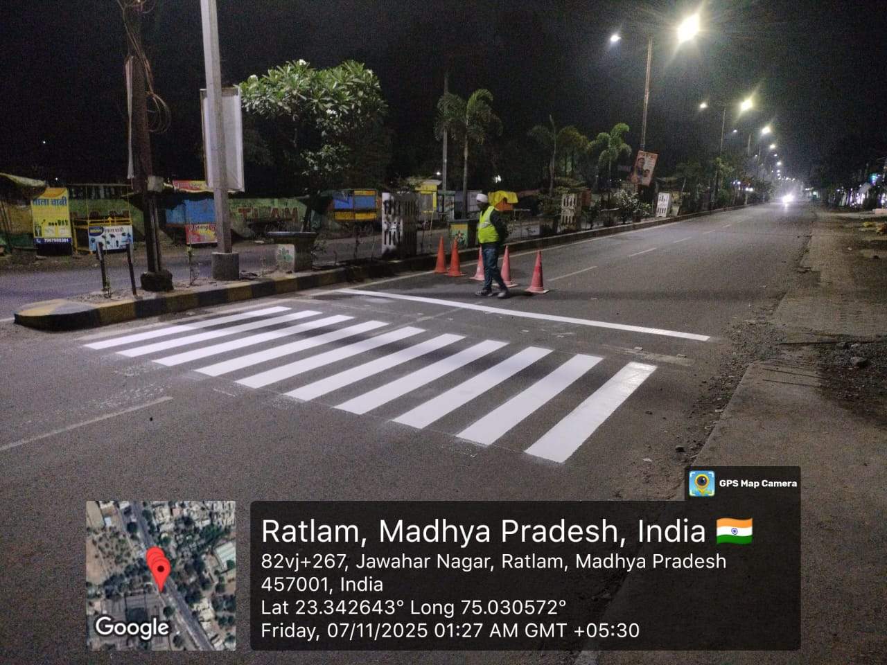 सैलाना बांसवाड़ा रोड पर जेब्रा क्रॉसिंग और स्टॉप लाइन का निर्माण पूरा