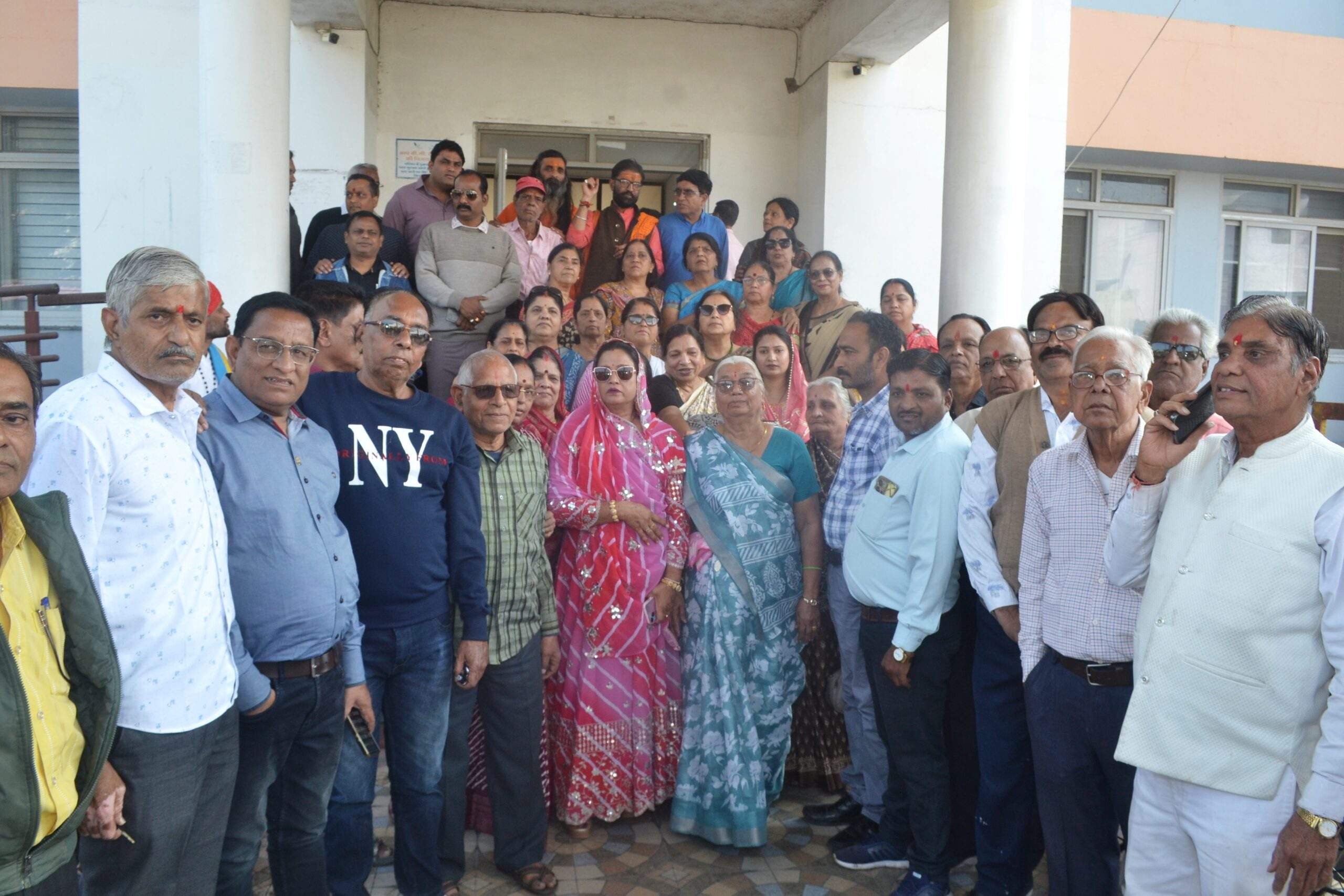 कथित IAS संतोष वर्मा की आपत्तिजनक टिप्पणी के विरोध में ब्राह्मण समाज का प्रदर्शन, कलेक्टर को सौंपा ज्ञापन