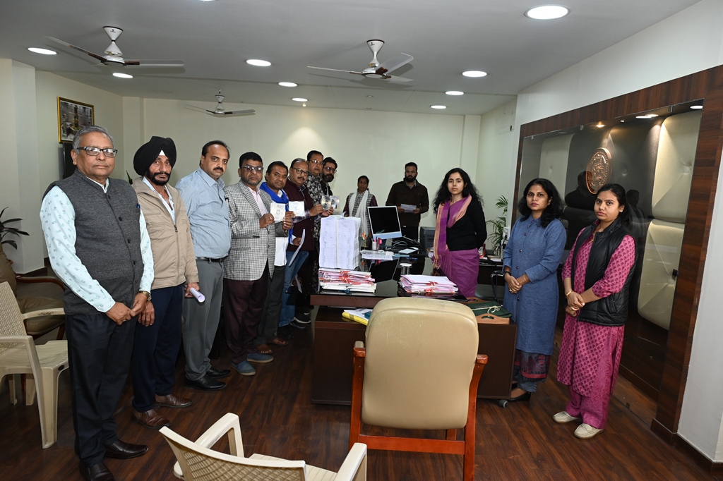 निर्वाचक नामावली की प्रारूप सूची का प्रकाशन किया गया     एस आई आर के संबंध में राजनीतिक दलों के प्रतिनिधियों की बैठक संपन्न