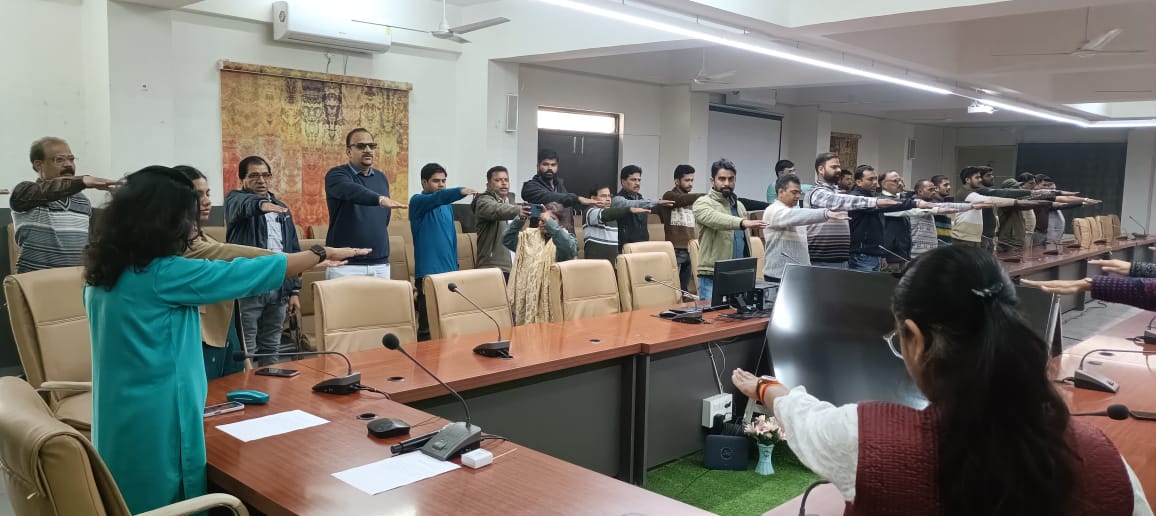 कलेक्टर कार्यालय सहित शासकीय कार्यालयों में सुशासन की शपथ दिलाई गई