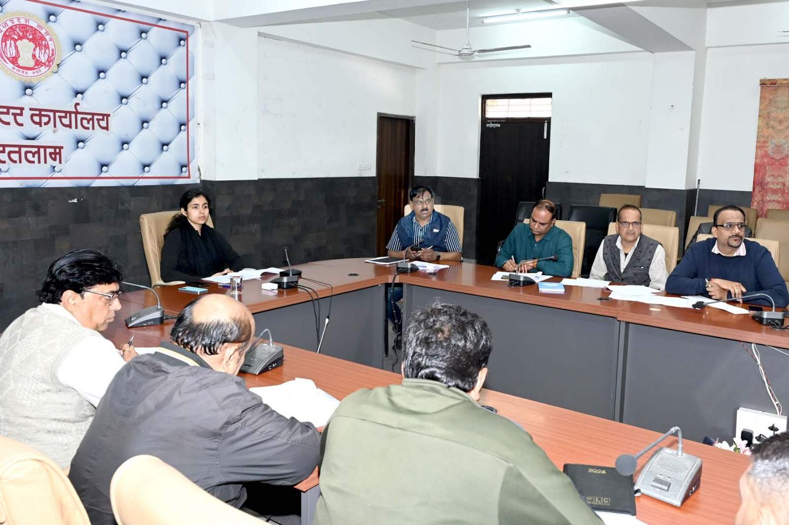 जनहित के निर्माण कार्यों में प्रगति लाएं – कलेक्टर श्रीमती मिशा सिंह     जिला शहरी विकास अभिकरण की समीक्षा बैठक संपन्न     पिपलोदा सीएमओ को कारण बताओं नोटिस जारी करने के निर्देश