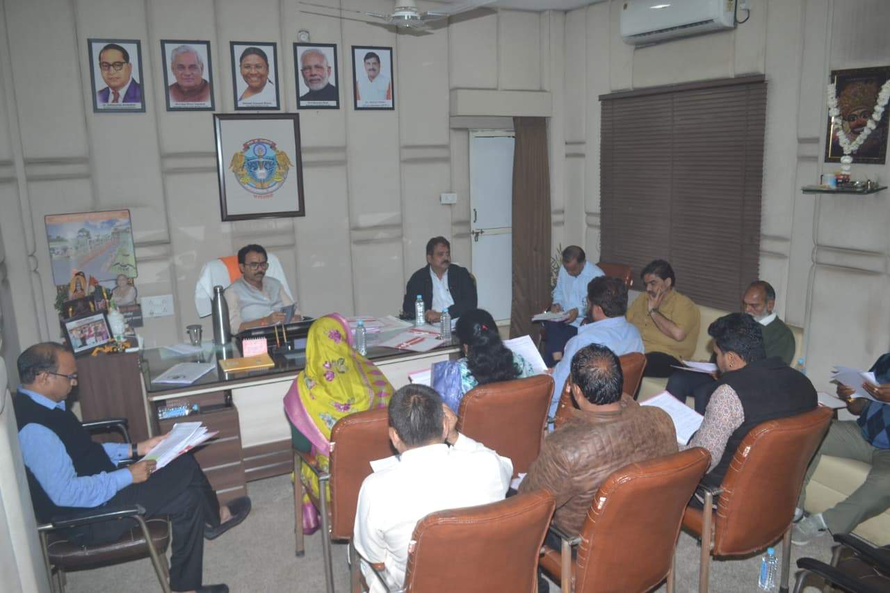 महापौर प्रहलाद पटेल की अध्यक्षता में आयोजित हुई महापौर परिषद की बैठक जनहितैषी प्रस्तावों को दी स्वीकृति