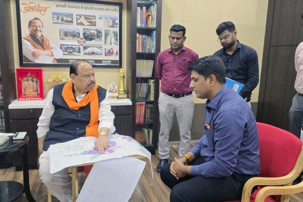 रतलाम के औद्योगिक विकास को मिले नये पंख इन्वेस्टमेंट जोन में चार और यूनिटों को 150 हेक्टेयर भूमि आवंटित – मंत्री चेतन्य काश्यप कुल 11950 करोड़ का निवेश, 6500 लोगों को मिलेगा रोजगार