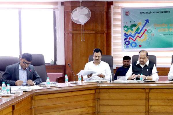 सभी विधानसभा क्षेत्रों में एक-एक औद्योगिक क्षेत्र विकसित कर स्थानीय परंपरागत उद्यमों को बढ़ावा दिया जाएगा- मंत्री श्री काश्यप                       सूक्ष्म, लघु एवं मध्यम उद्यम विभाग परामर्शदात्री समिति की बैठक