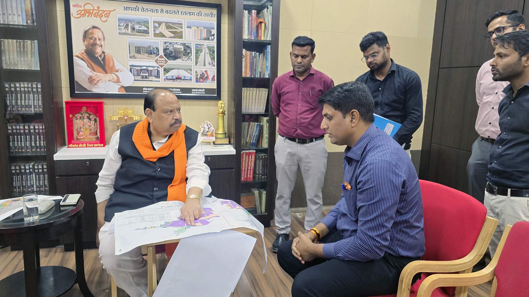 रतलाम के औद्योगिक विकास को मिले नये पंख इन्वेस्टमेंट जोन में चार और यूनिटों को 150 हेक्टेयर भूमि आवंटित – मंत्री चेतन्य काश्यप कुल 11950 करोड़ का निवेश, 6500 लोगों को मिलेगा रोजगार