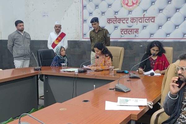 जनसुनवाई में 105 आवेदन पर हुई सुनवाई