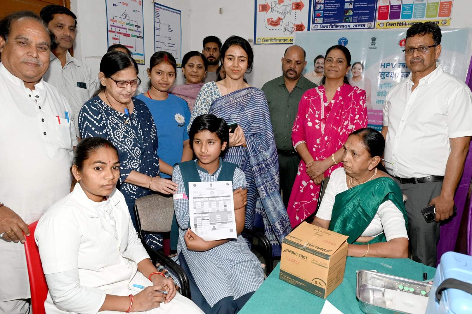 सर्वाइकल कैंसर से बचाव के लिए एचपीवी का वैक्सीनेशन प्रारंभ।  14 से 15 वर्ष की बालिकाओं का वैक्सीनेशन होगा -कलेक्टर