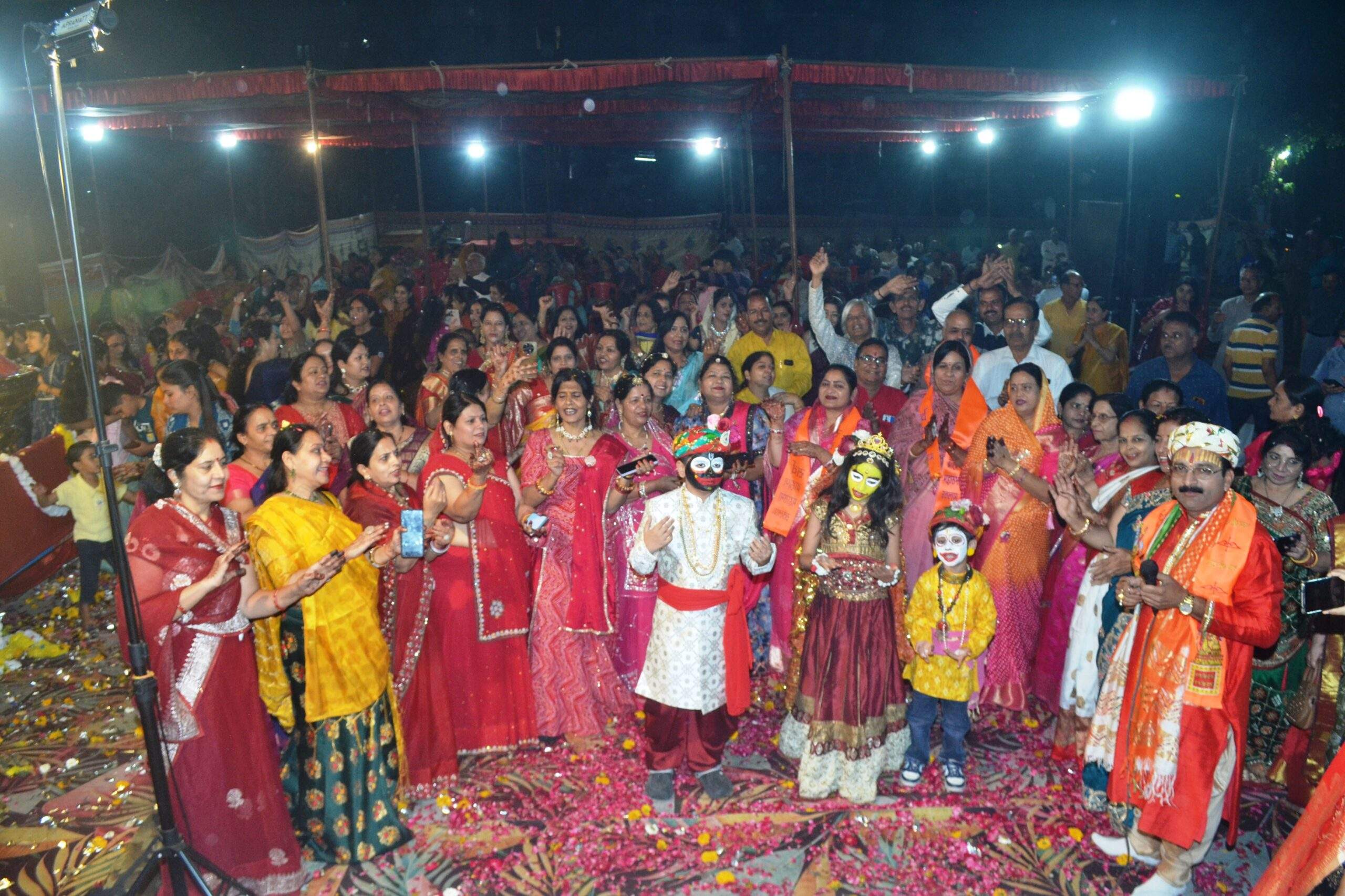 भजनों पर झूमे श्रद्धालु, सांवलिया सेठ मंदिर प्रतिरूप का किया लोकार्पण।