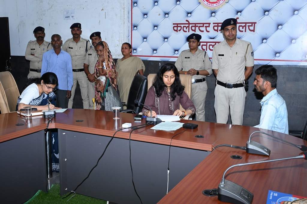 जनसुनवाई में 102 आवेदन पर हुई सुनवाई