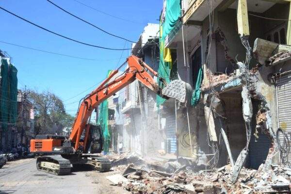 चांदनी चौक से लक्कड़पीठा पुलिया तक हटाया अतिक्रमण