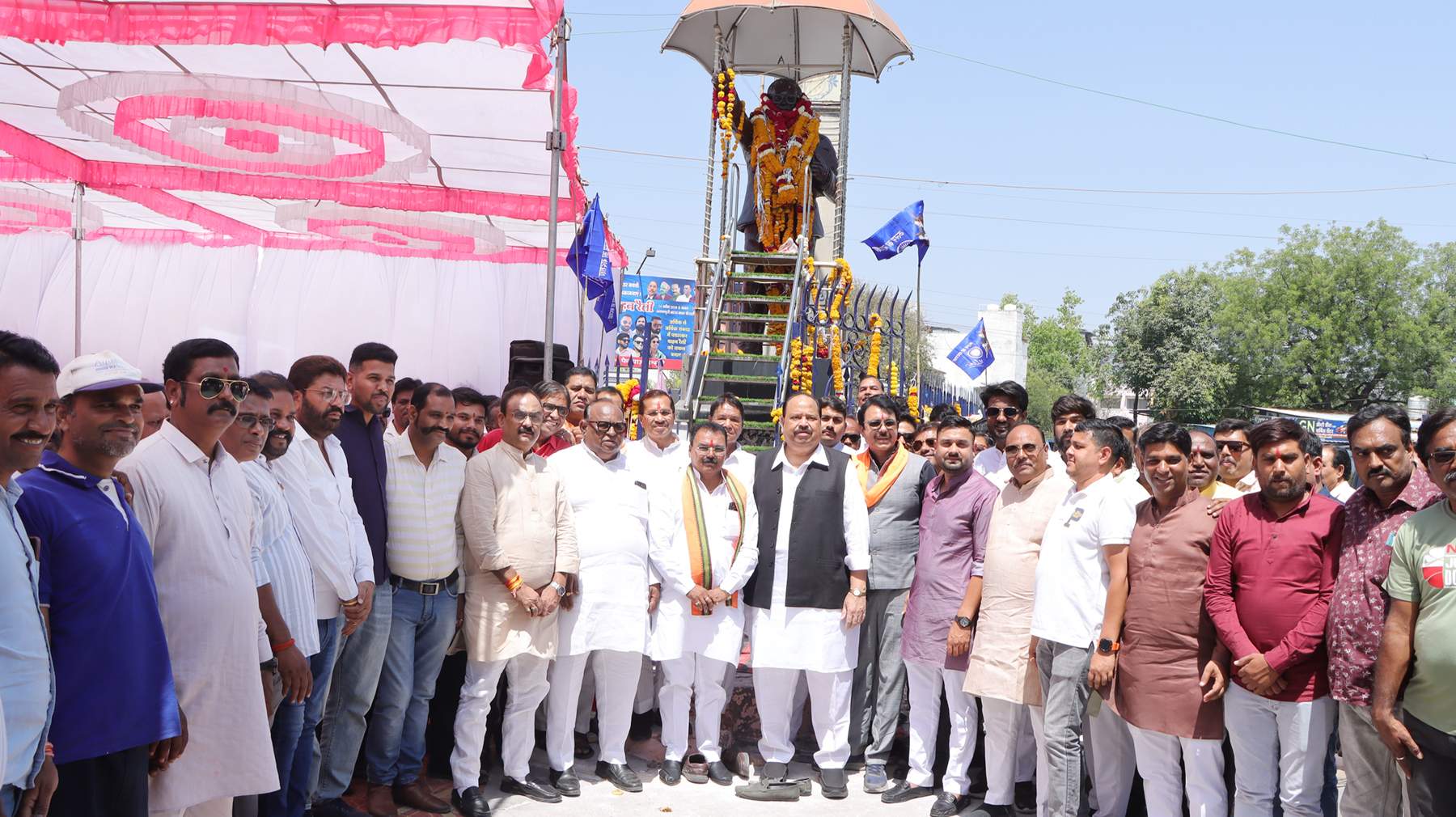 डॉ. बाबा साहब अमर रहे” के नारो के साथ गूंजा अम्बेडकर सर्कल  कैबिनेट मंत्री चेतन्य काश्यप और प्रदीप उपाध्याय ने किया माल्यार्पण