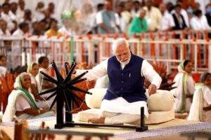 प्रधानमंत्री श्री नरेंद्र मोदी के मार्गदर्शन में खादी और ग्रामोद्योग आयोग (केवीआईसी) ने प्रदर्शन के नए आयाम स्थापित किए।