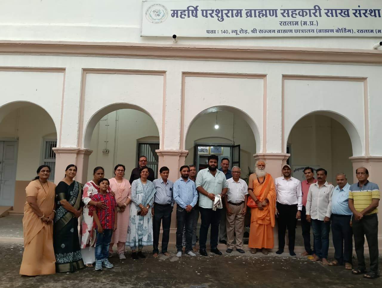 डाक्टर्स डे के अवसर पर महर्षि परशुराम ब्राह्मण सहकारी साख संस्था मर्यादित रतलाम,जय कैला माता शैक्षणिक एवं सामाजिक कल्याण समिति रतलाम द्वारा चिकित्सकों का सम्मान