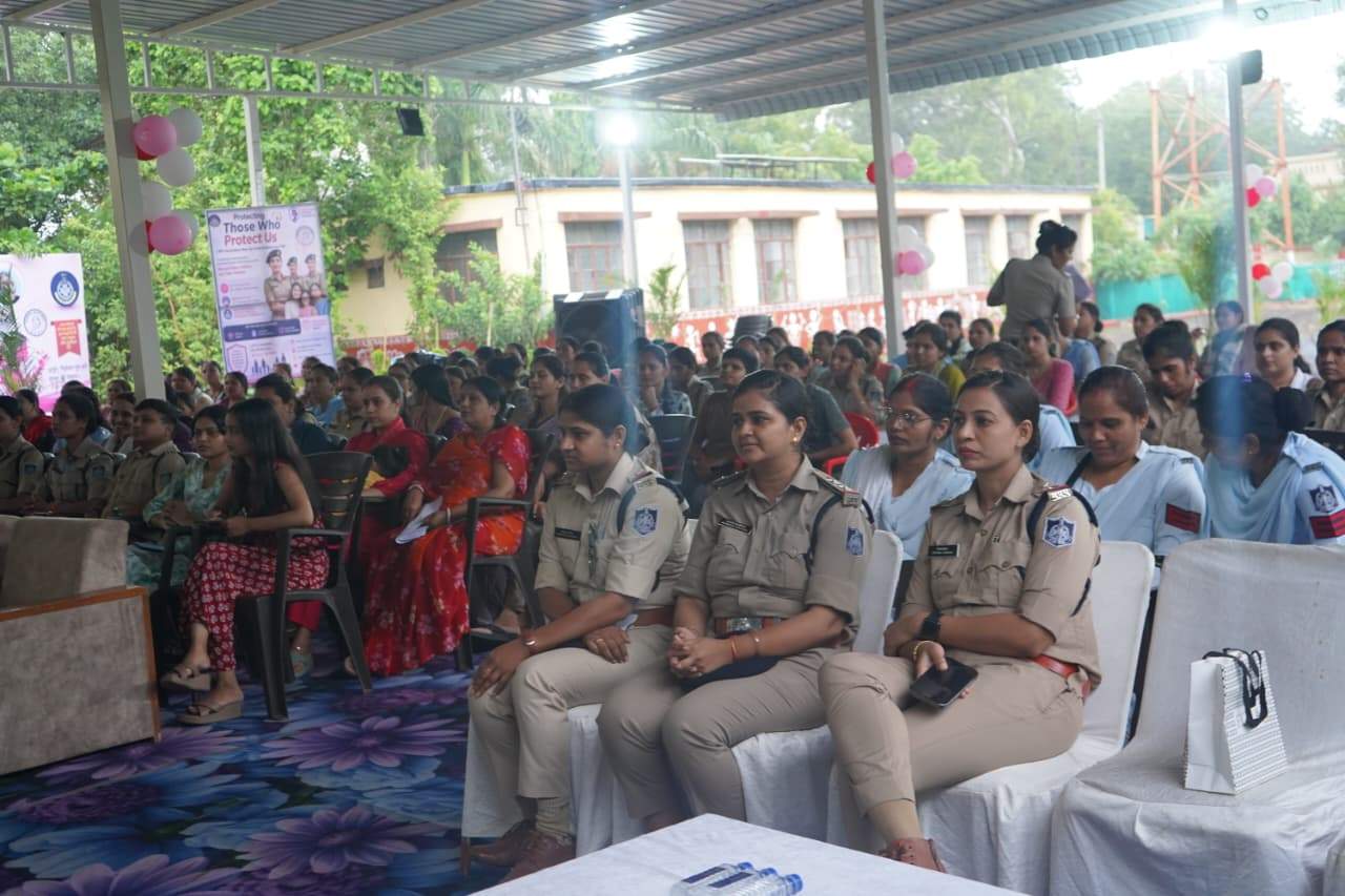 रतलाम पुलिस परिवार की महिलाओं के स्वास्थ्य के प्रति संवेदनशील पहल — पुलिस लाइन में स्वास्थ्य जागरूकता शिविर आयोजित
