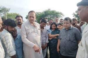 आजमपुर डोडिया गांव पहुंचे विधायक डॉ. राजेंद्र पांडेय एवं अपर कलेक्टर श्री रावत