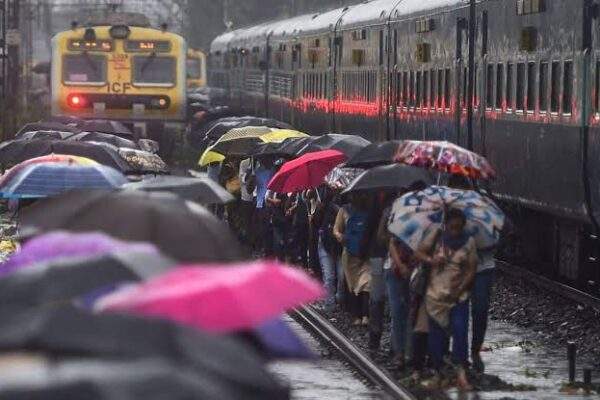 मुंबई मंडल में जलभराव के कारण रतलाम मंडल से होकर गुजरने वाली कुछ ट्रेनें प्रभावित