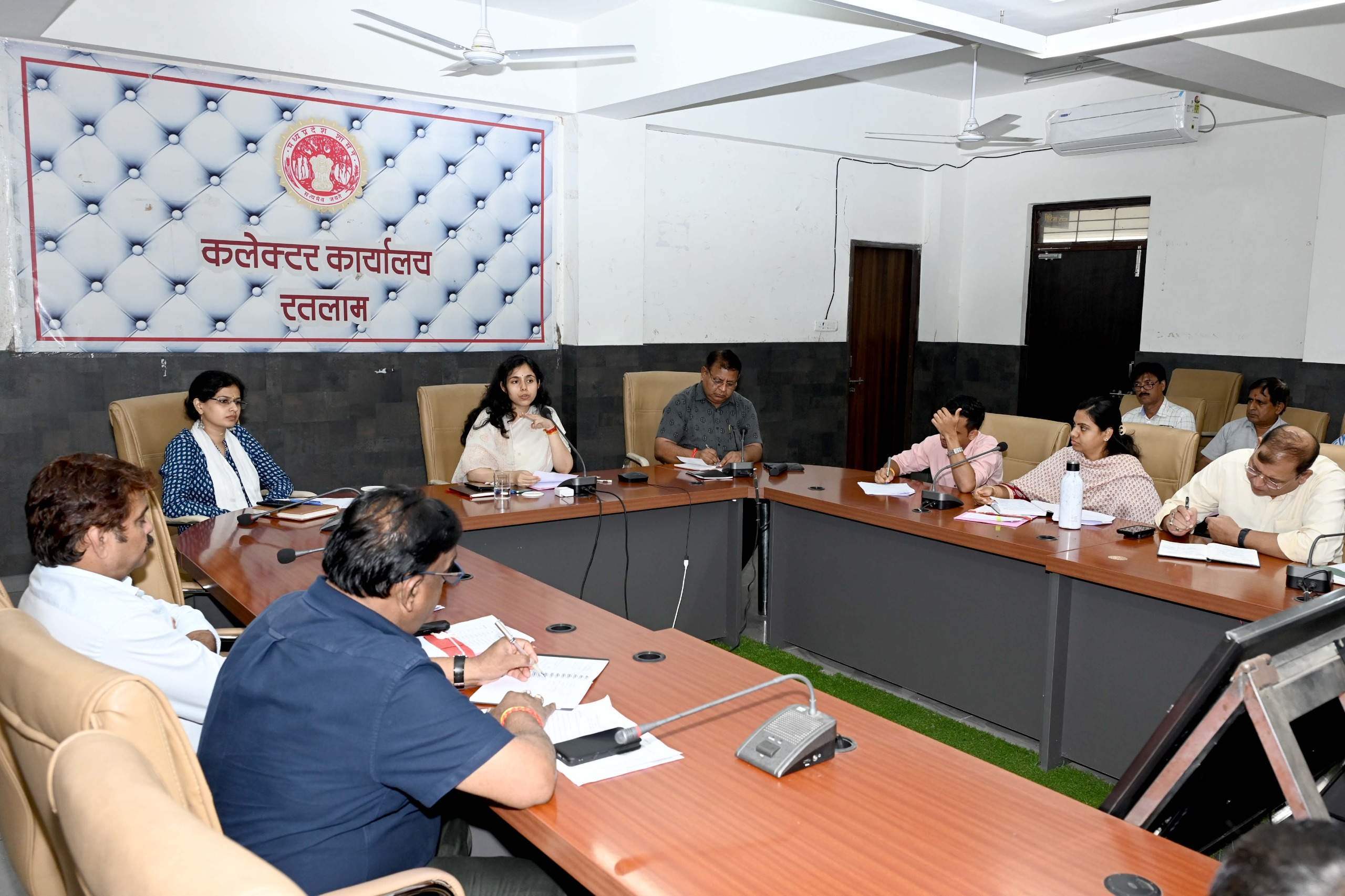 स्वतंत्रता दिवस आयोजन की सभी तैयारियां समय-सीमा में पूर्ण करें : कलेक्टर श्रीमती मिशा सिंह