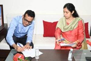 नवागत कलेक्टर श्री अजय कटेसरिया ने पदभार ग्रहण किया