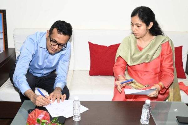 नवागत कलेक्टर श्री अजय कटेसरिया ने पदभार ग्रहण किया