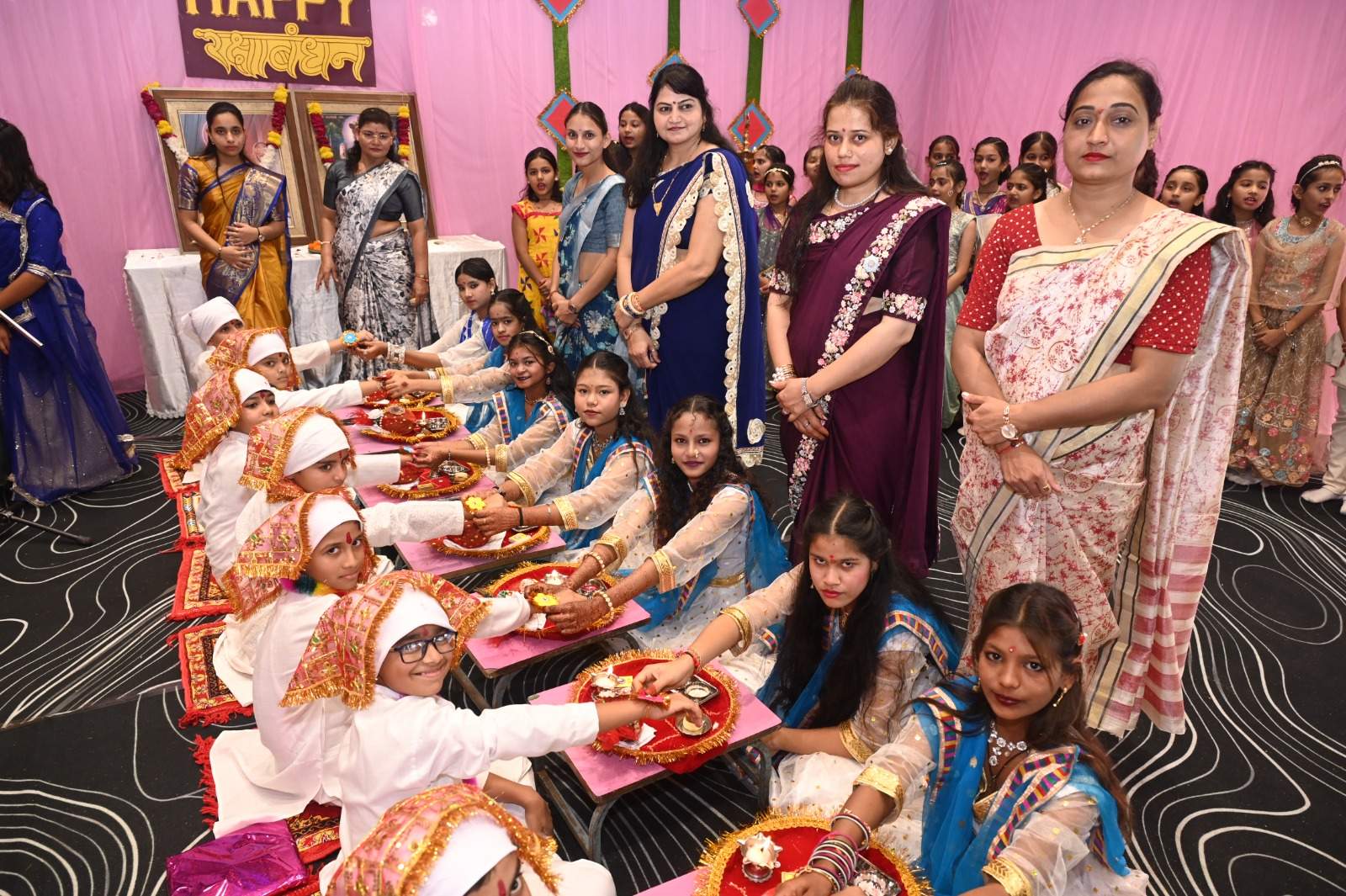 जन चेतना परिषद द्वारा संचालित दिव्यांग विद्यालय के छात्र अरविन्द मार्ग स्थित श्री गुरु तेग बहादुर एकेडमी के खालसा सभागृह पहुंचे तथा सामूहिक रक्षाबंधन का पर्व मनाया