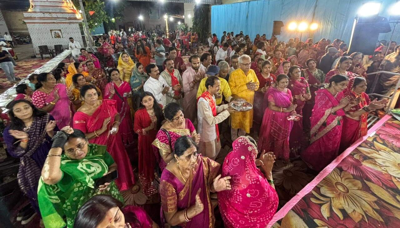 श्री श्रीमाली ब्राह्मण समाज की कुलदेवी माता महालक्ष्मी जी का दो दिवसीय प्रकटोत्सव शाही सवारी निकल कर रात 12:00 बजे महा आरती कर मनाया